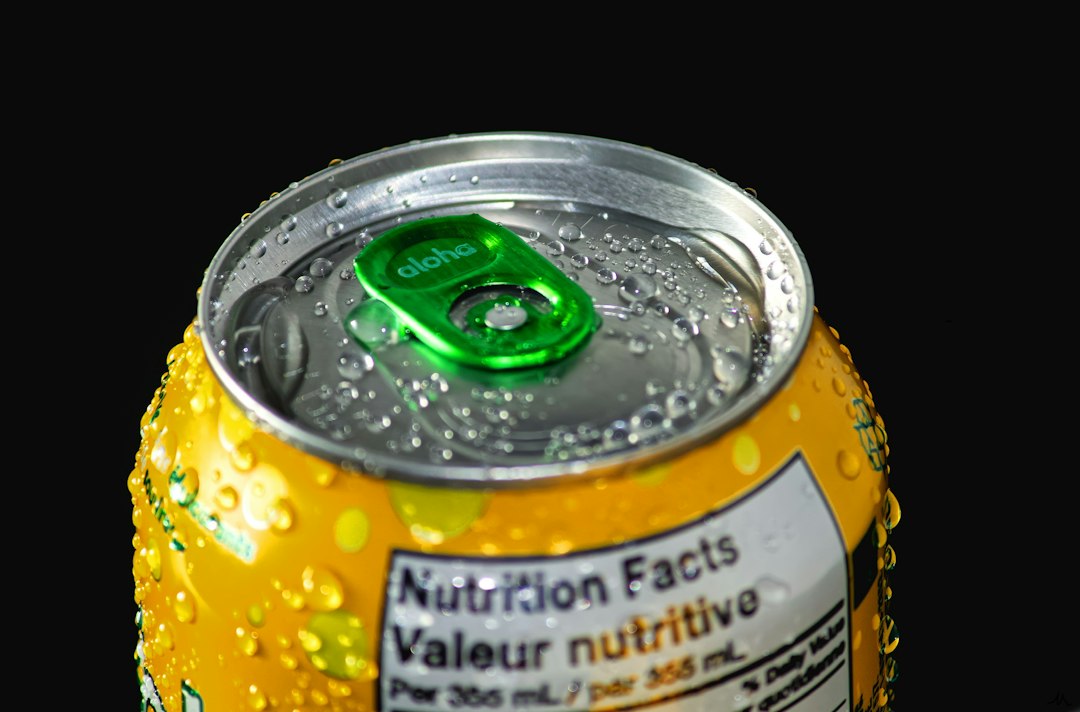 Cómo interpretar las etiquetas de bebidas refrescantes y jugos de verano